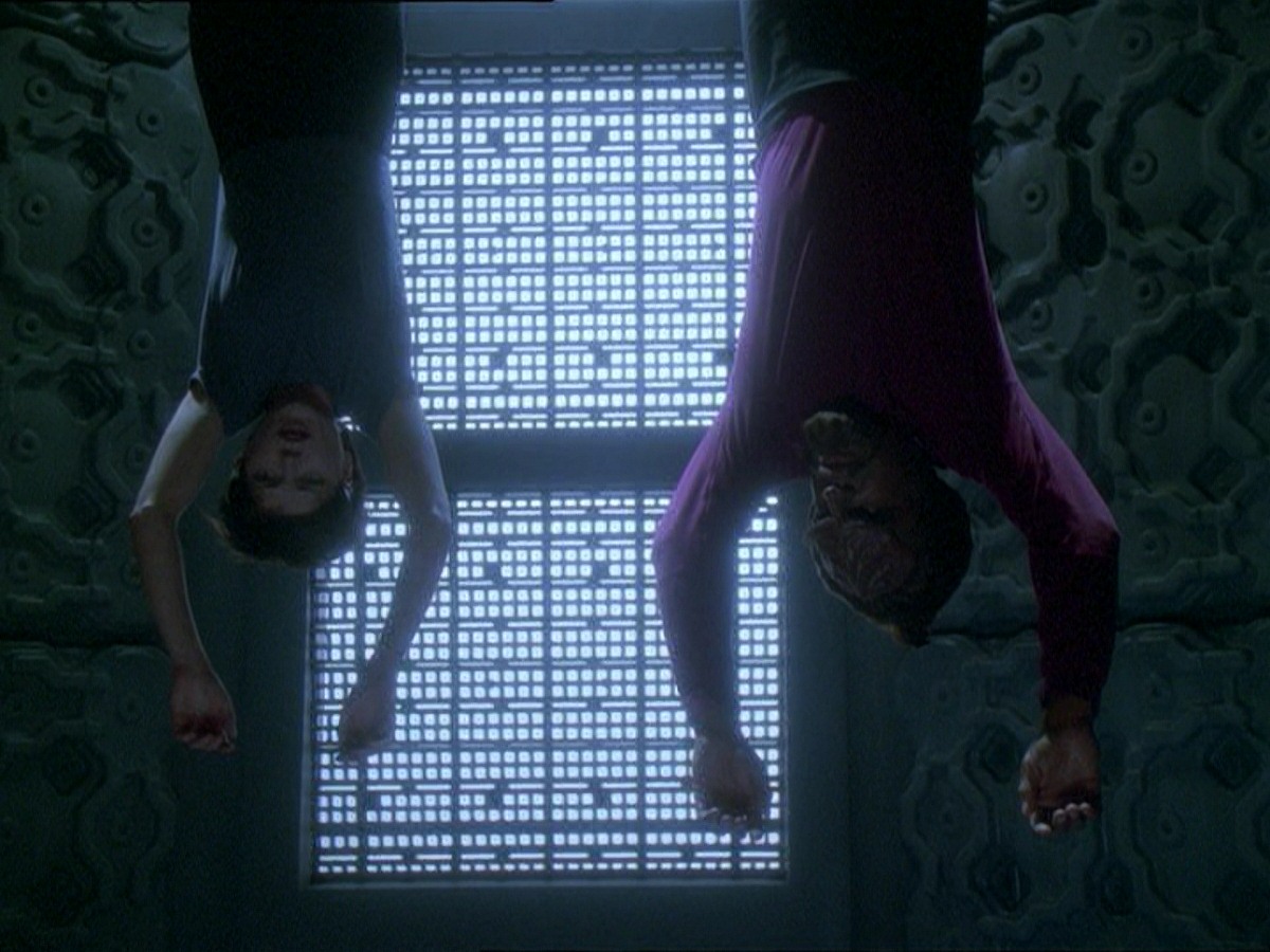 extant_StarTrek_DS9_7x19-StrangeBedfellows_0906.jpg