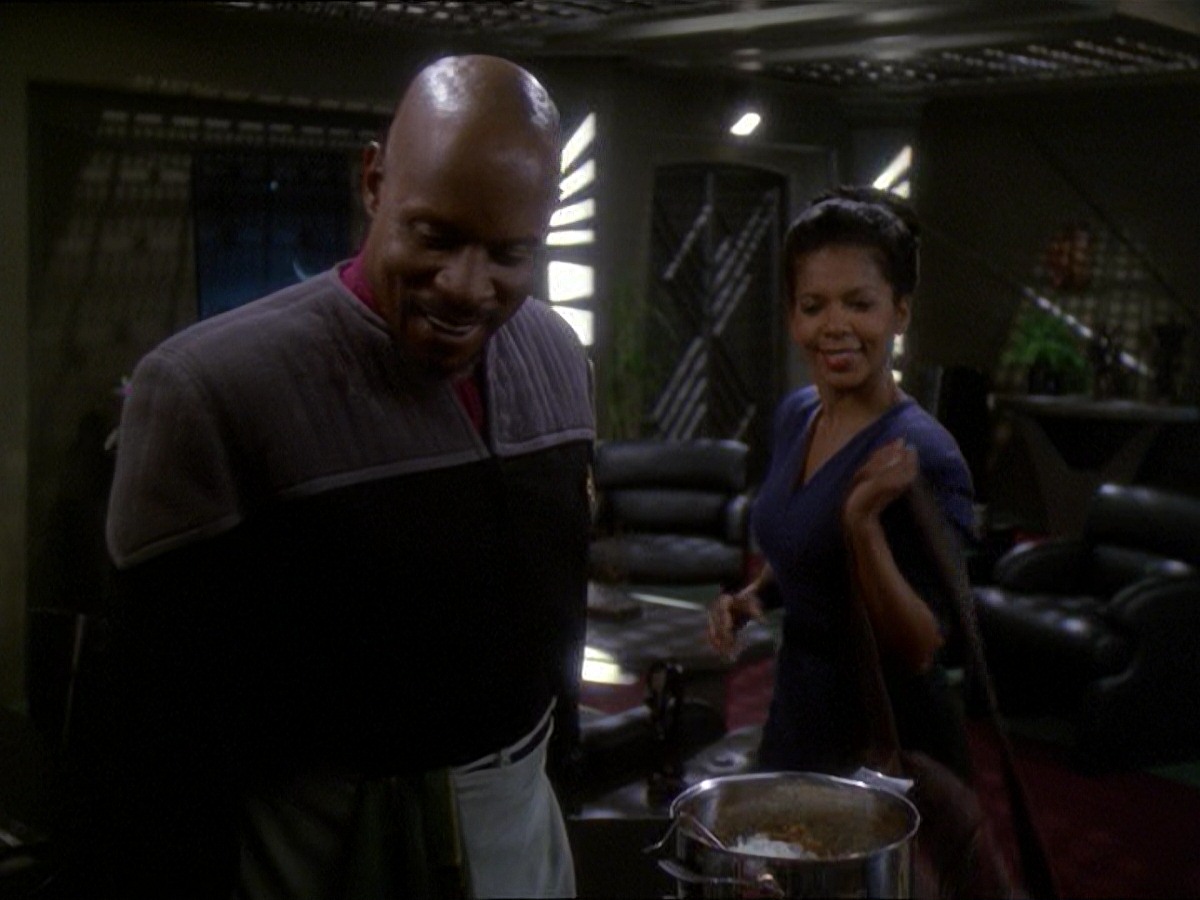 extant_StarTrek_DS9_7x19-StrangeBedfellows_0966.jpg