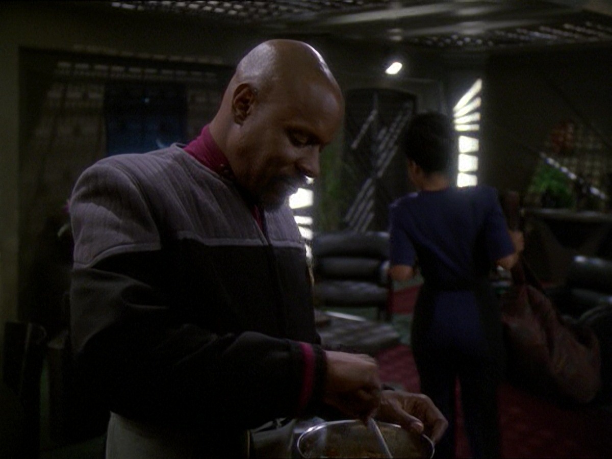 extant_StarTrek_DS9_7x19-StrangeBedfellows_0969.jpg