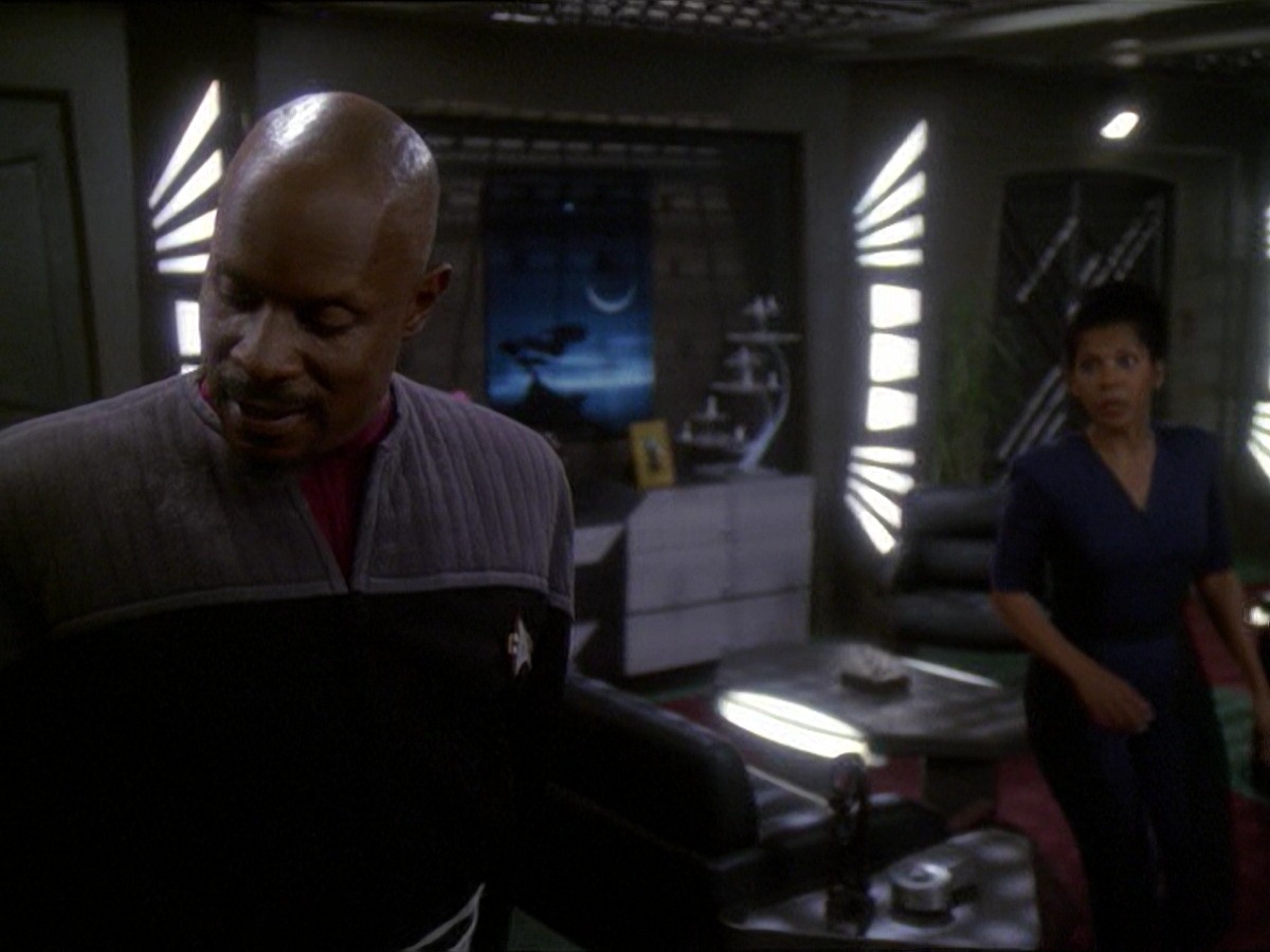extant_StarTrek_DS9_7x19-StrangeBedfellows_1039.jpg