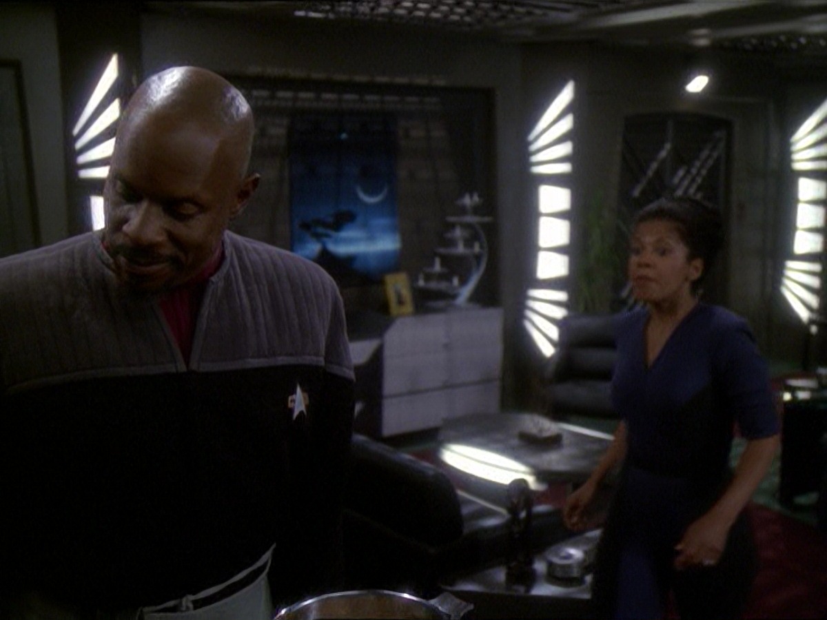 extant_StarTrek_DS9_7x19-StrangeBedfellows_1040.jpg
