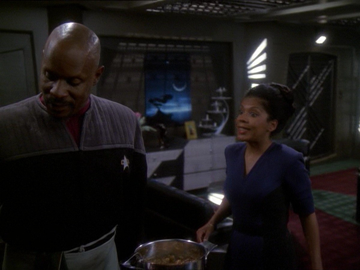 extant_StarTrek_DS9_7x19-StrangeBedfellows_1041.jpg