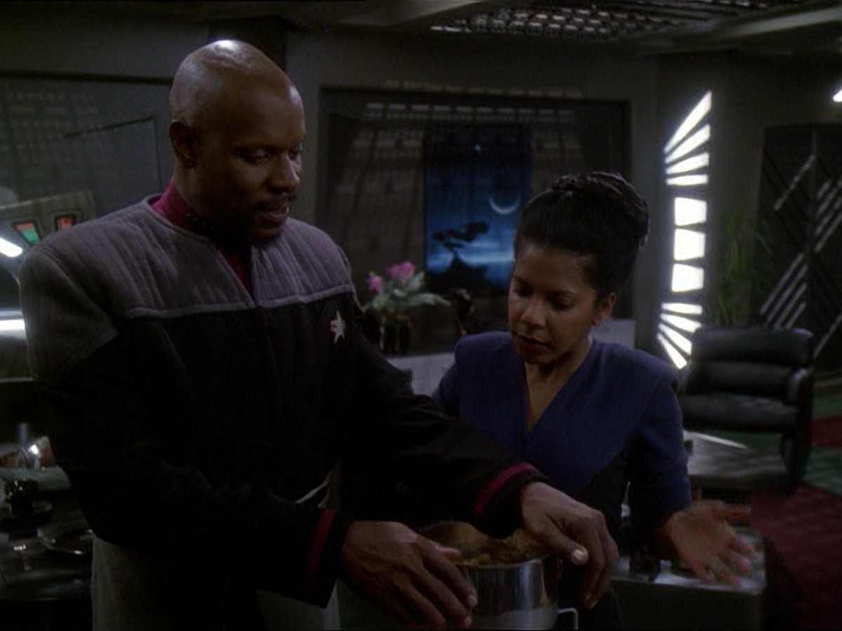 extant_StarTrek_DS9_7x19-StrangeBedfellows_1047.jpg