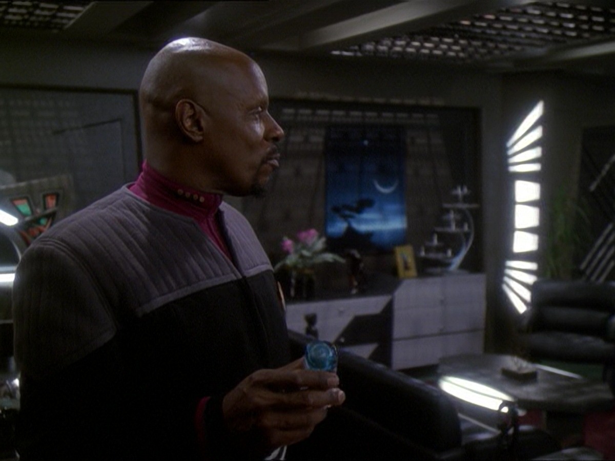 extant_StarTrek_DS9_7x19-StrangeBedfellows_1062.jpg