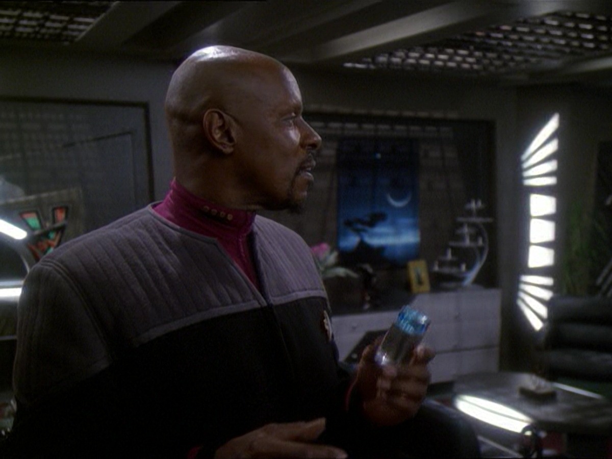 extant_StarTrek_DS9_7x19-StrangeBedfellows_1064.jpg
