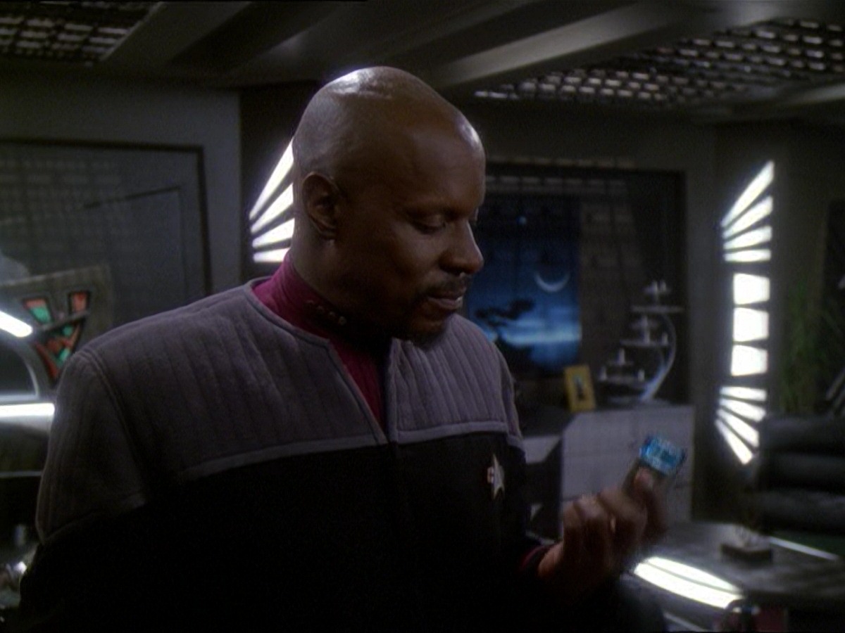 extant_StarTrek_DS9_7x19-StrangeBedfellows_1065.jpg