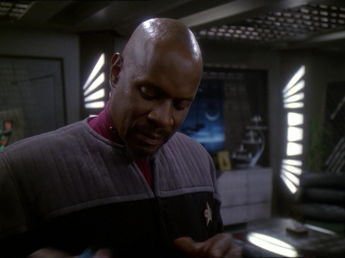 extant_StarTrek_DS9_7x19-StrangeBedfellows_1068.jpg