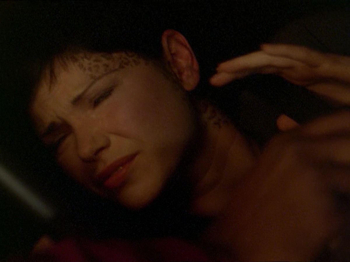 extant_StarTrek_DS9_7x19-StrangeBedfellows_1112.jpg