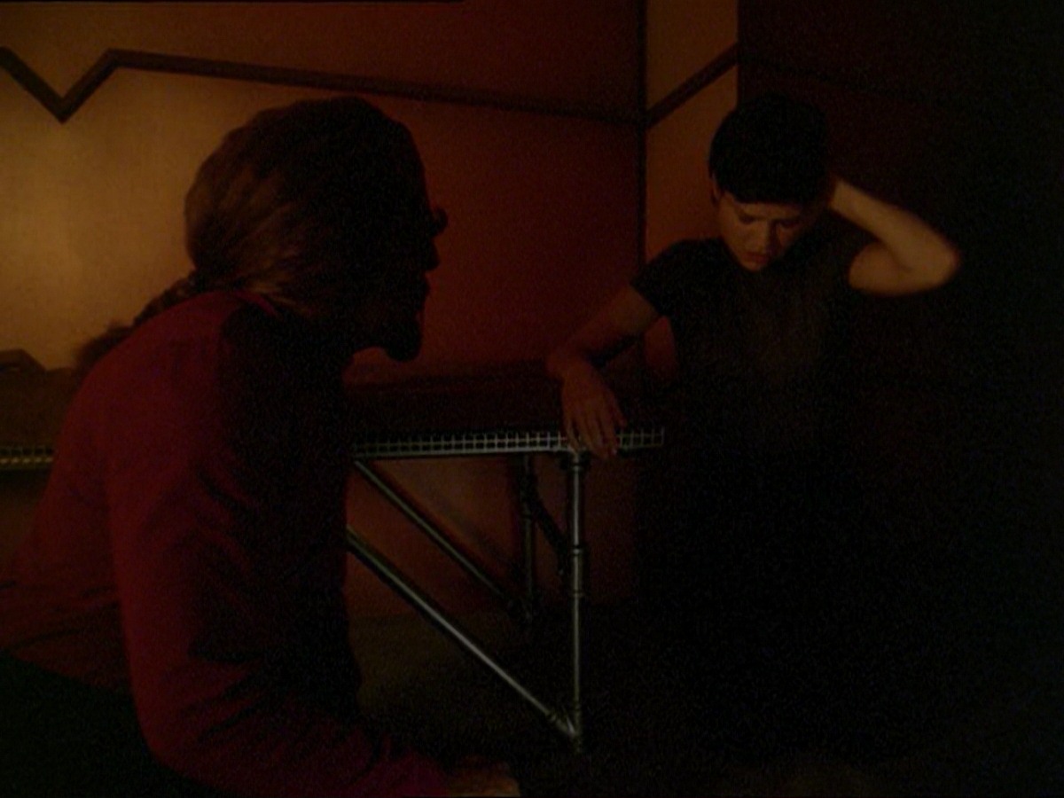 extant_StarTrek_DS9_7x19-StrangeBedfellows_1140.jpg