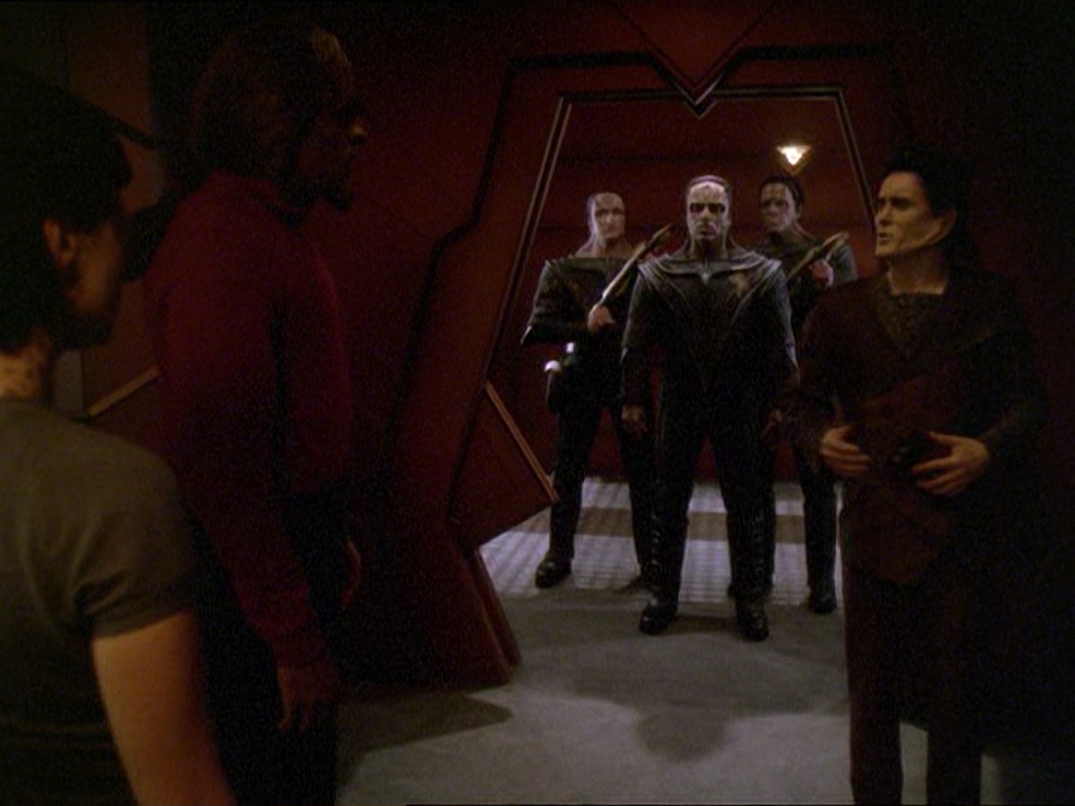 extant_StarTrek_DS9_7x19-StrangeBedfellows_1208.jpg