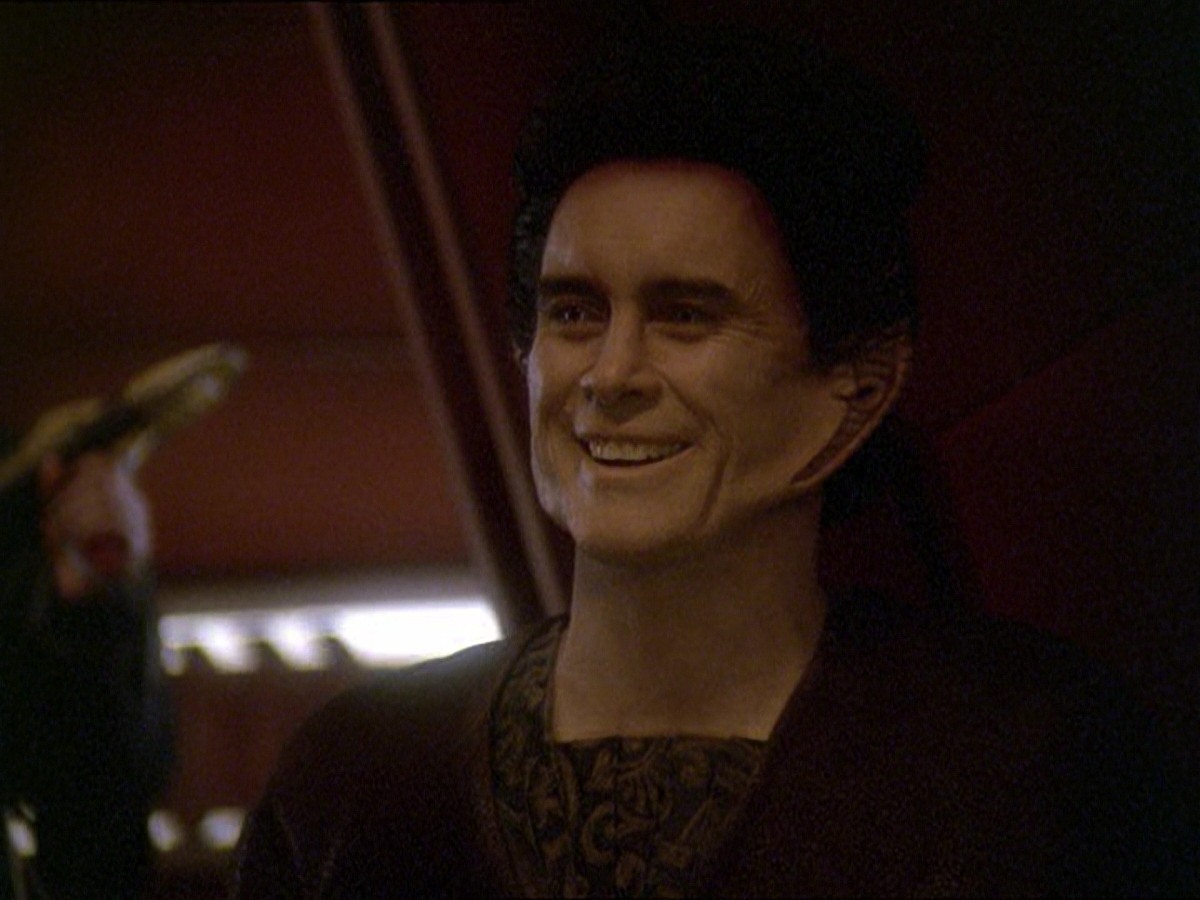 extant_StarTrek_DS9_7x19-StrangeBedfellows_1214.jpg