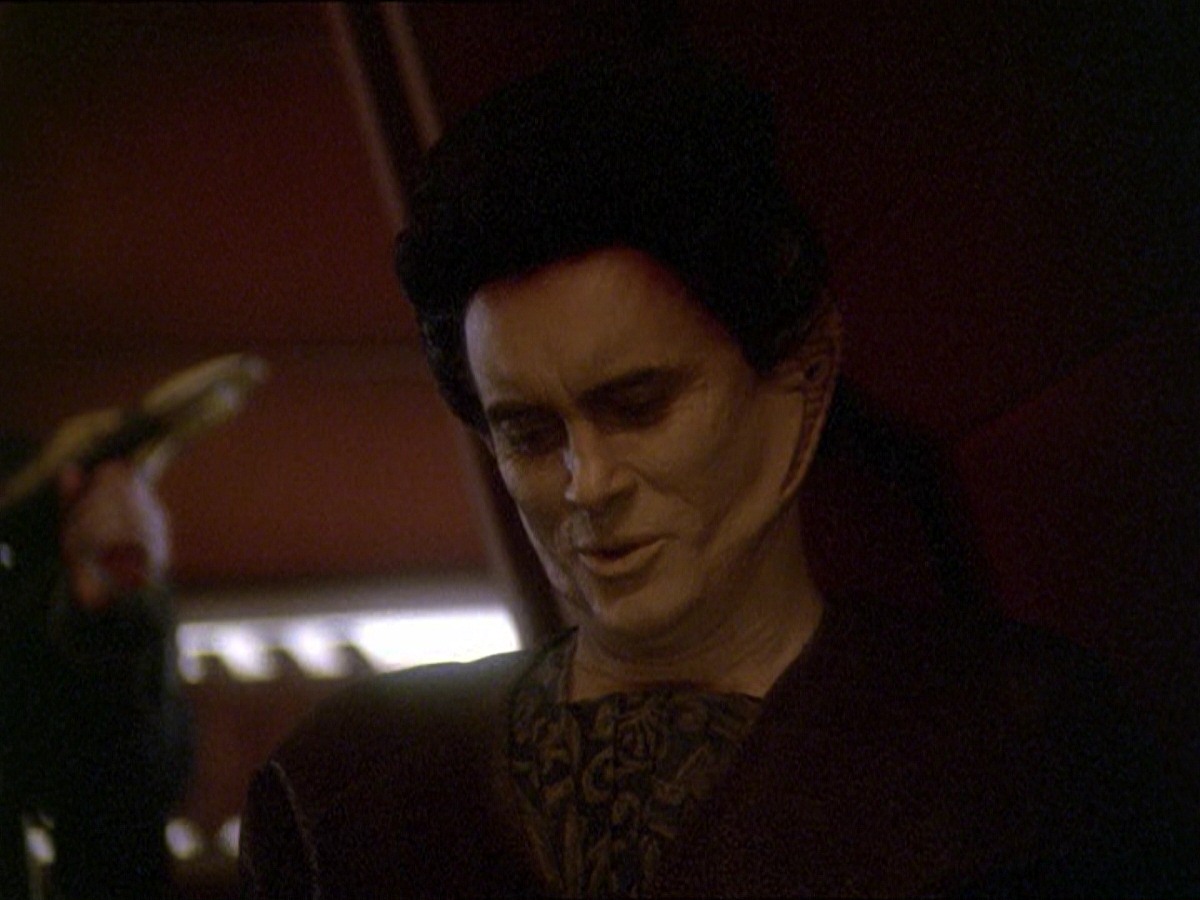 extant_StarTrek_DS9_7x19-StrangeBedfellows_1217.jpg