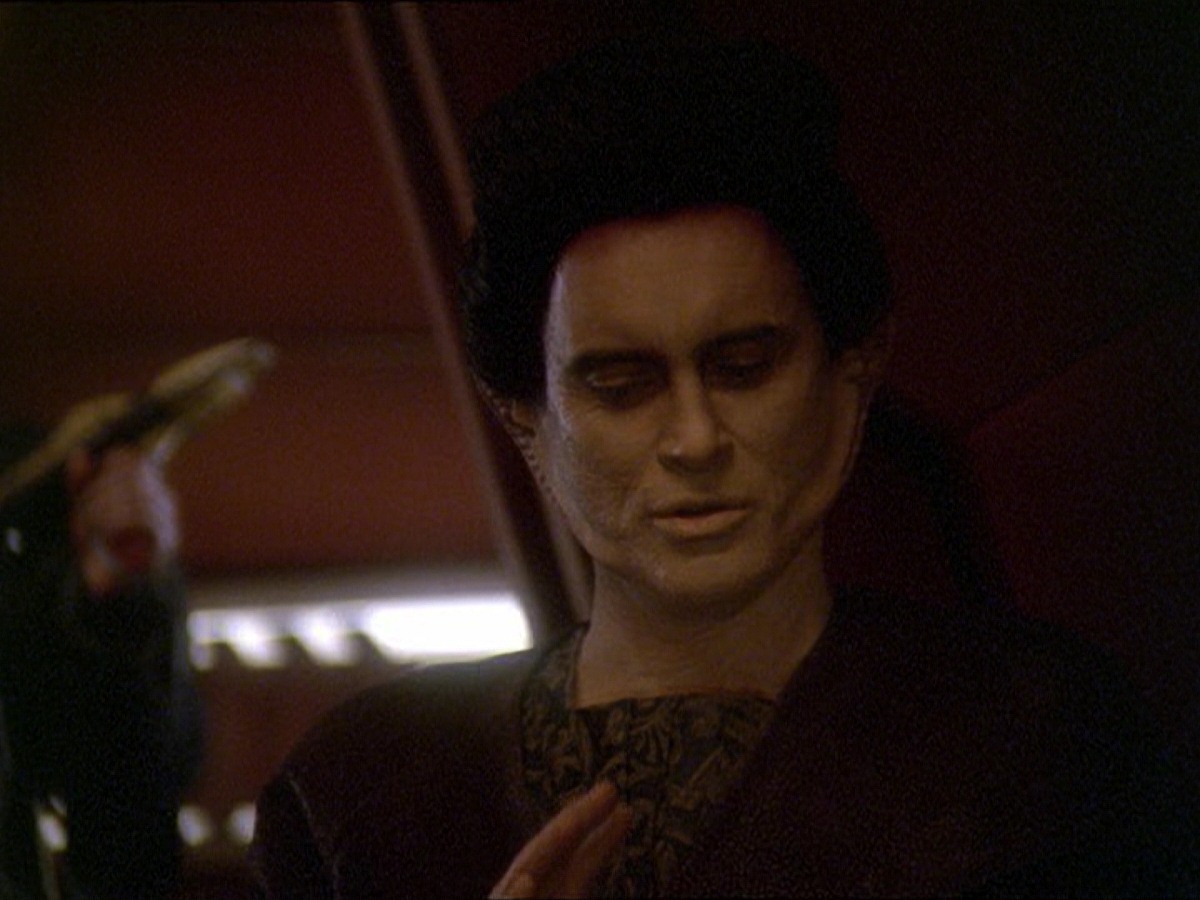 extant_StarTrek_DS9_7x19-StrangeBedfellows_1220.jpg