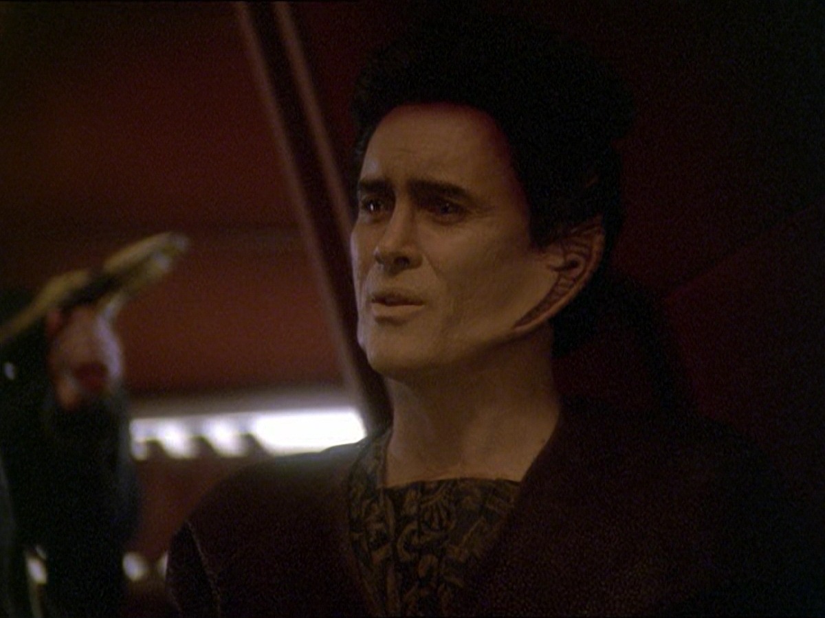 extant_StarTrek_DS9_7x19-StrangeBedfellows_1225.jpg