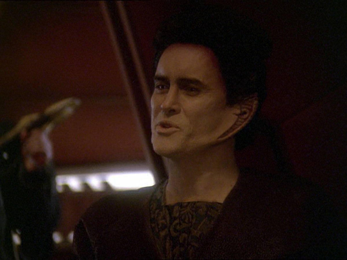 extant_StarTrek_DS9_7x19-StrangeBedfellows_1226.jpg