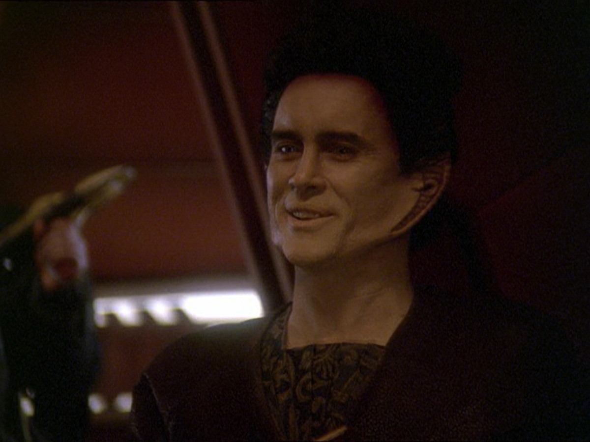 extant_StarTrek_DS9_7x19-StrangeBedfellows_1227.jpg