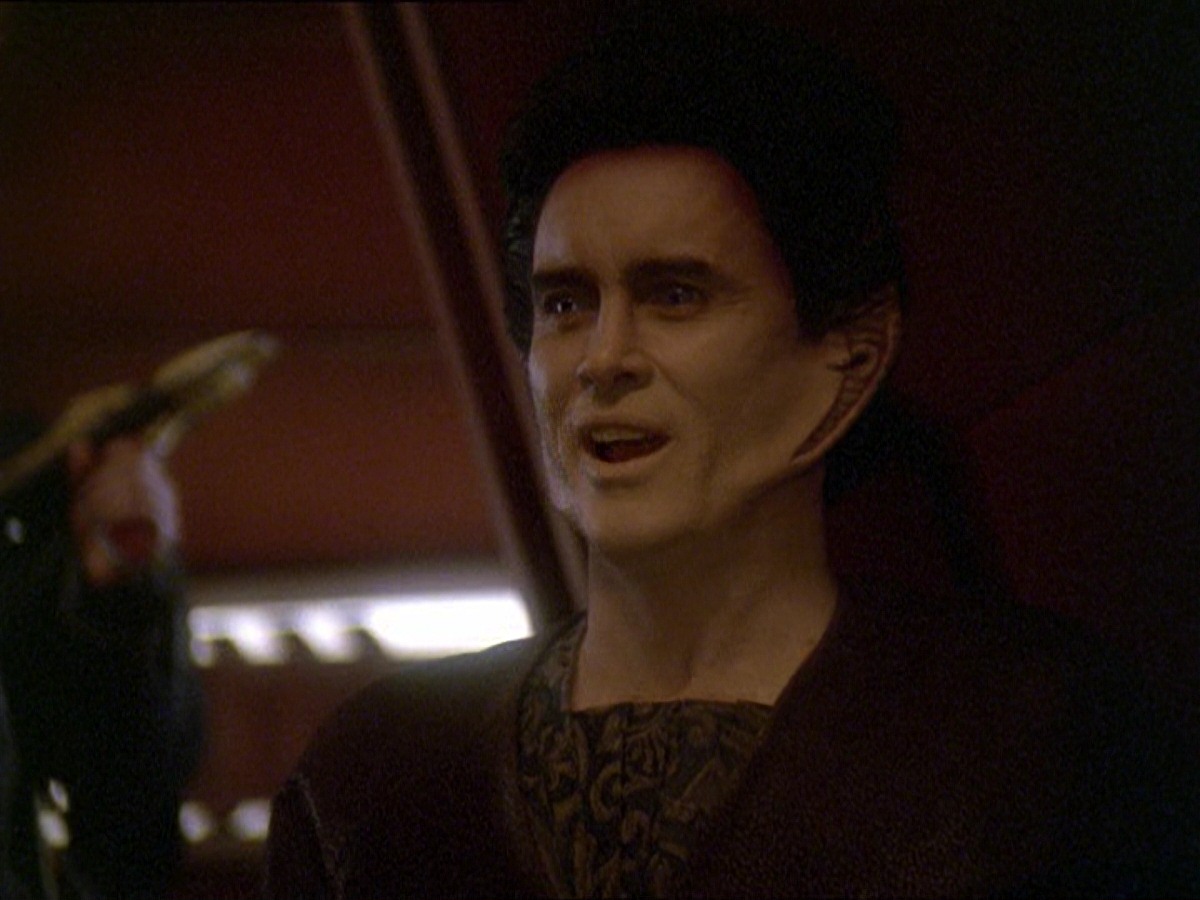 extant_StarTrek_DS9_7x19-StrangeBedfellows_1229.jpg