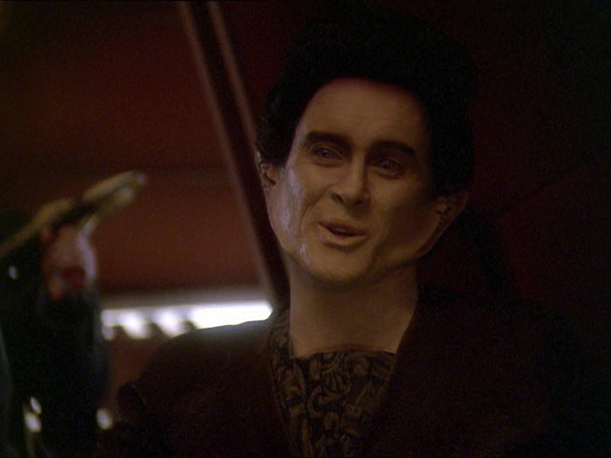 extant_StarTrek_DS9_7x19-StrangeBedfellows_1231.jpg