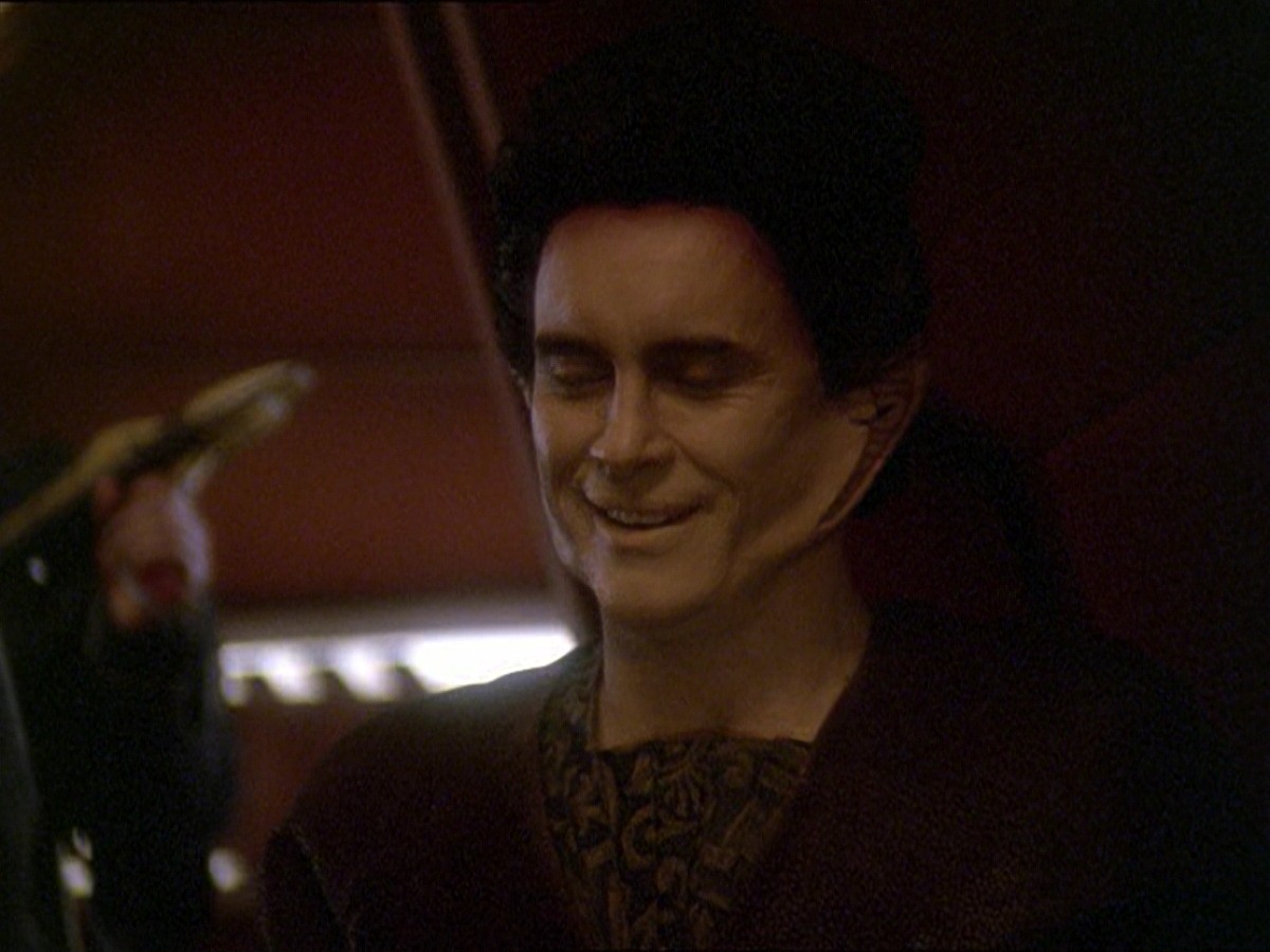 extant_StarTrek_DS9_7x19-StrangeBedfellows_1234.jpg