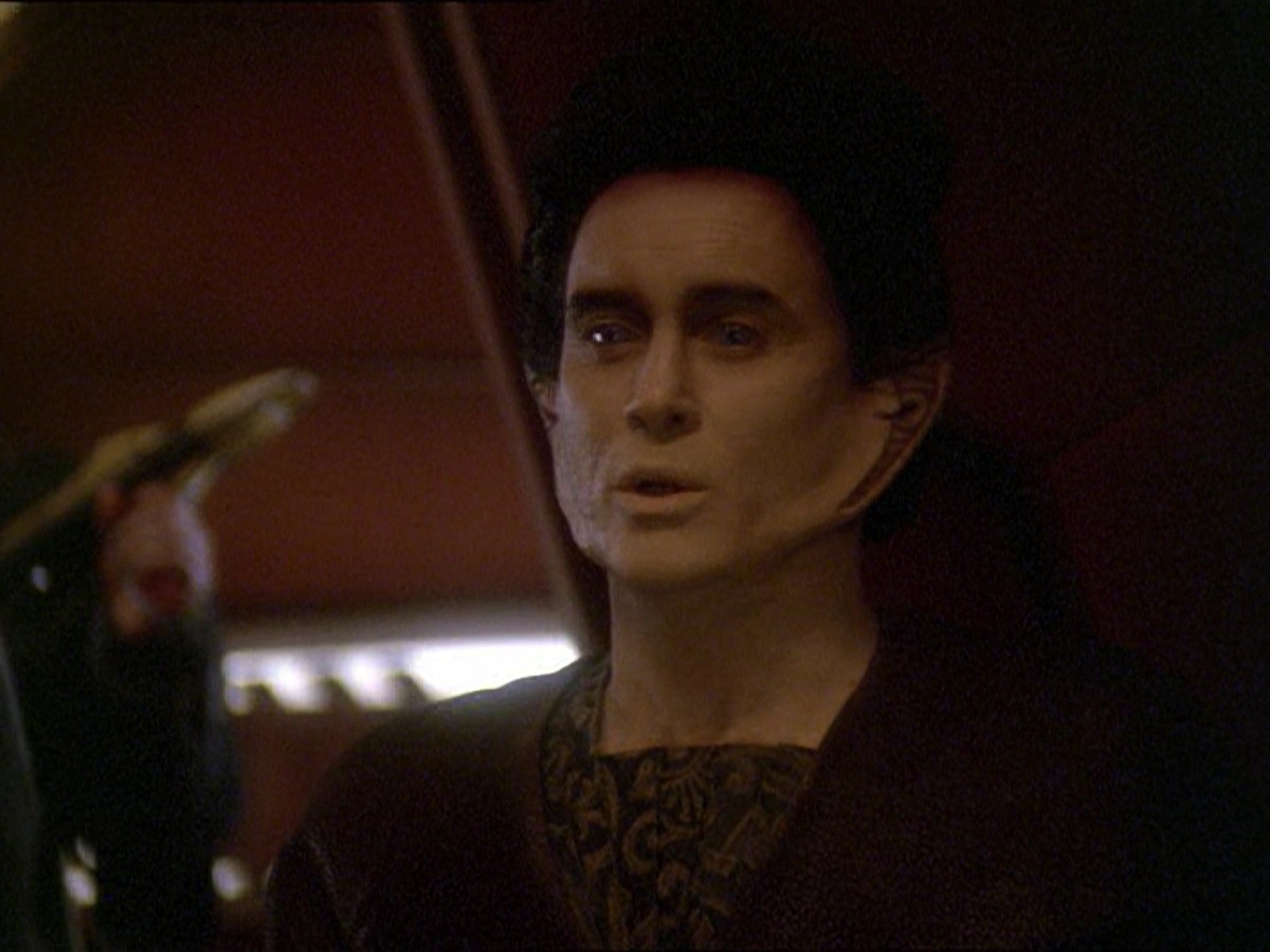 extant_StarTrek_DS9_7x19-StrangeBedfellows_1235.jpg