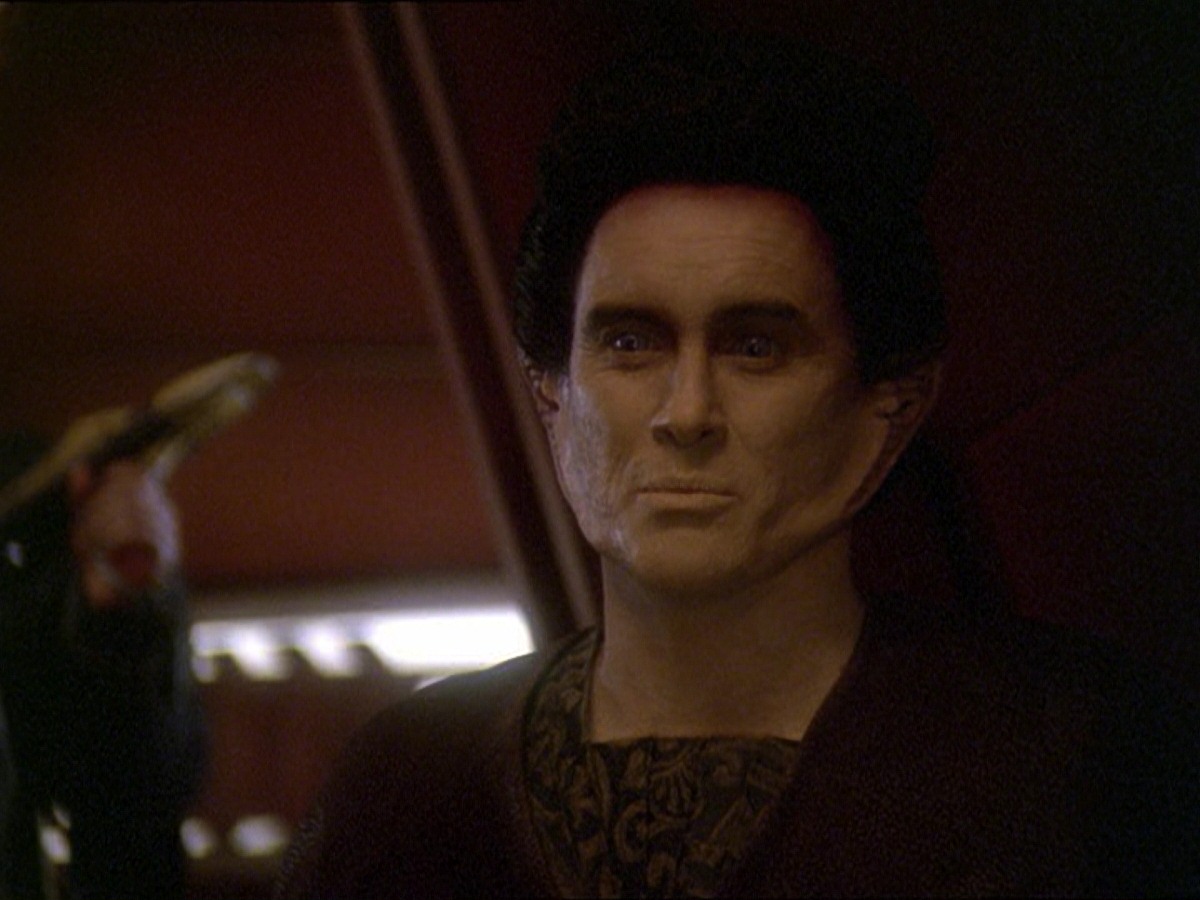 extant_StarTrek_DS9_7x19-StrangeBedfellows_1255.jpg