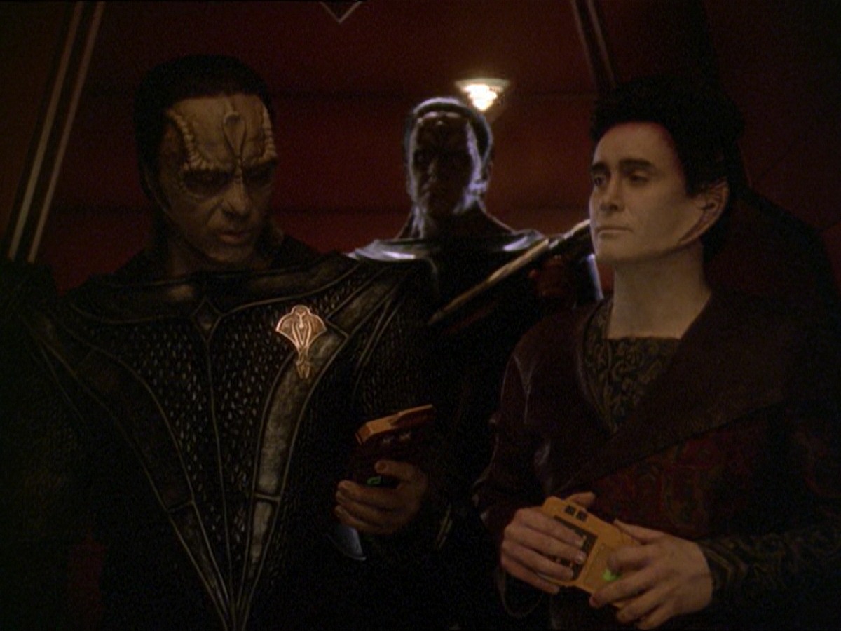 extant_StarTrek_DS9_7x19-StrangeBedfellows_1268.jpg