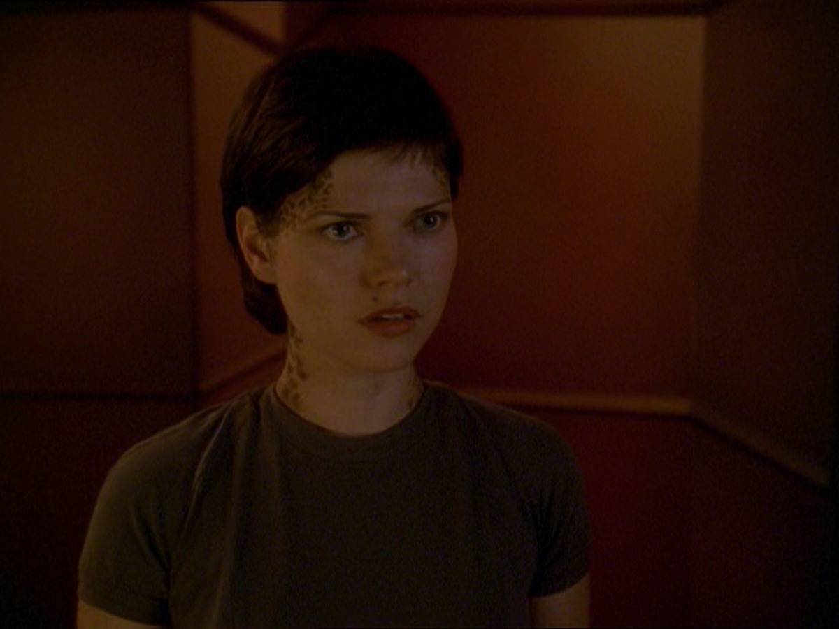 extant_StarTrek_DS9_7x19-StrangeBedfellows_1273.jpg