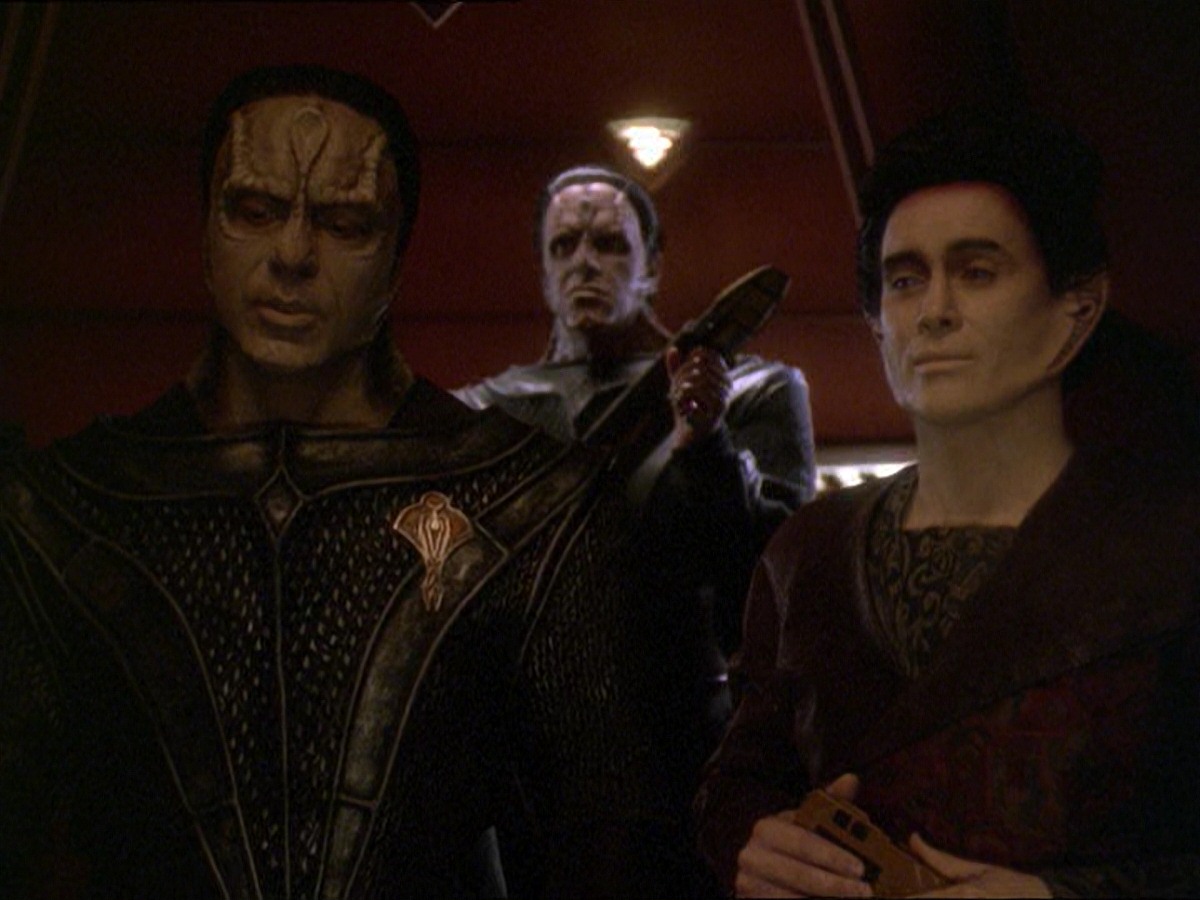 extant_StarTrek_DS9_7x19-StrangeBedfellows_1275.jpg