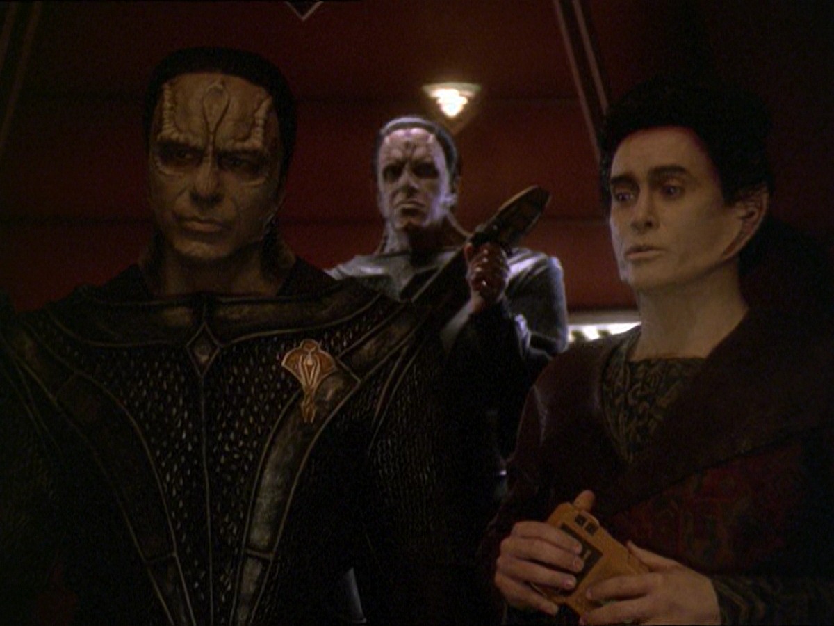 extant_StarTrek_DS9_7x19-StrangeBedfellows_1283.jpg