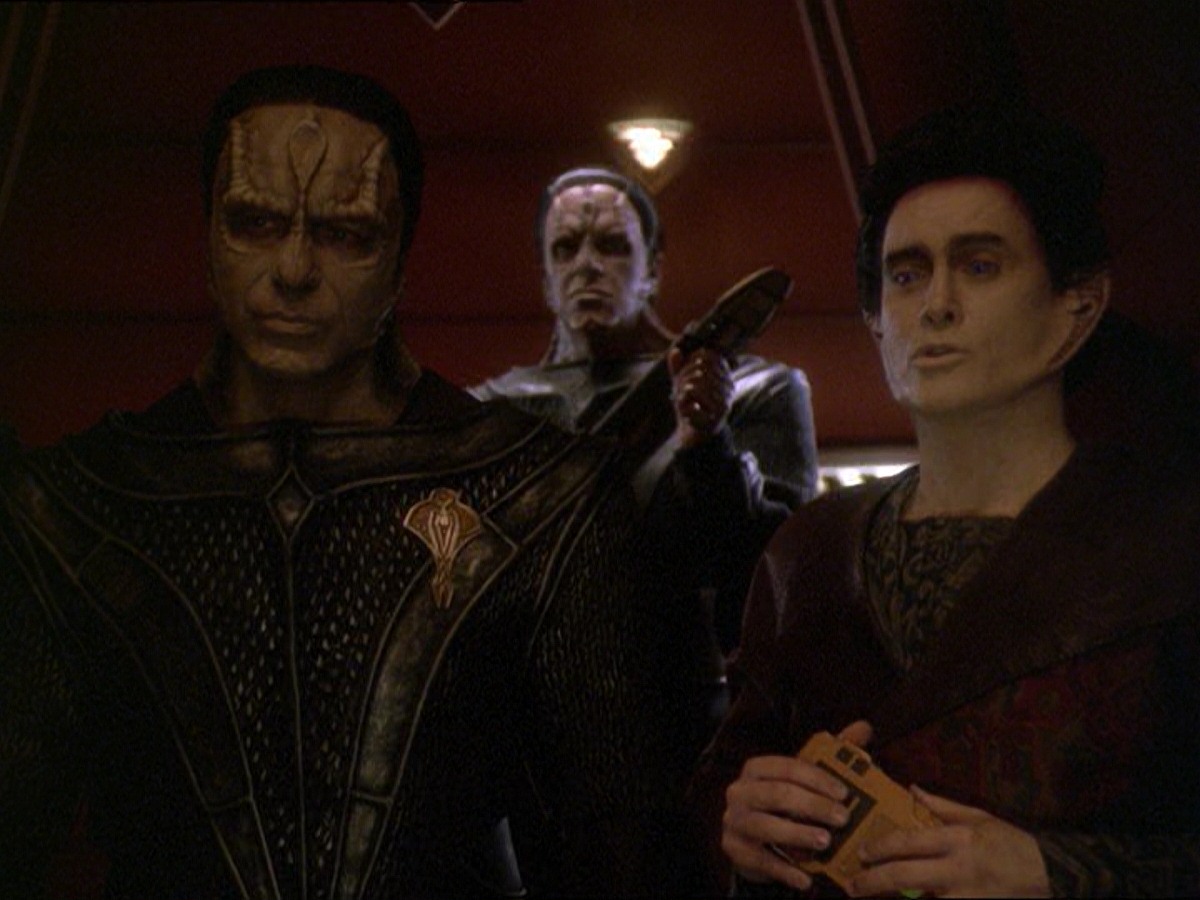 extant_StarTrek_DS9_7x19-StrangeBedfellows_1284.jpg