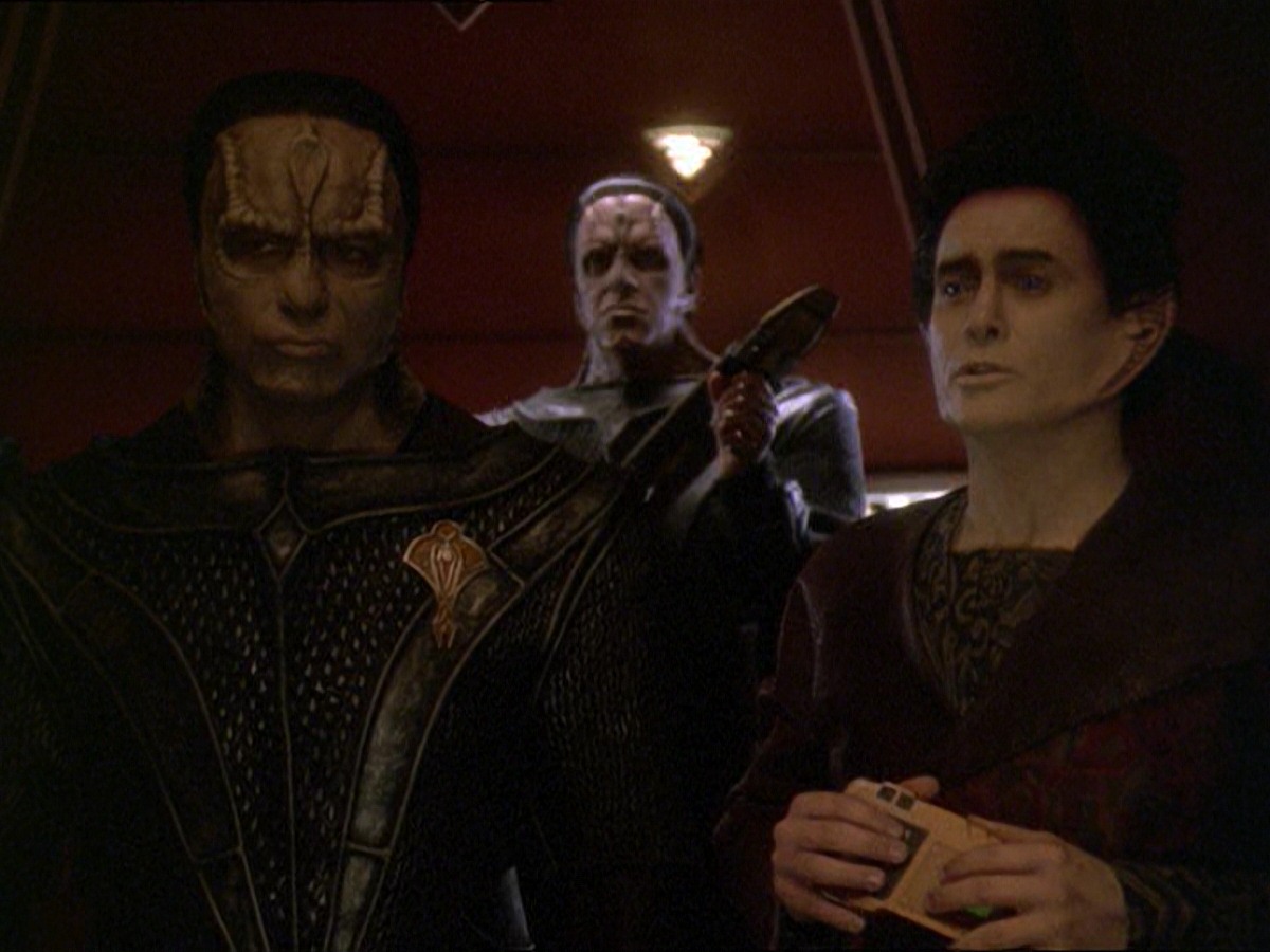 extant_StarTrek_DS9_7x19-StrangeBedfellows_1290.jpg