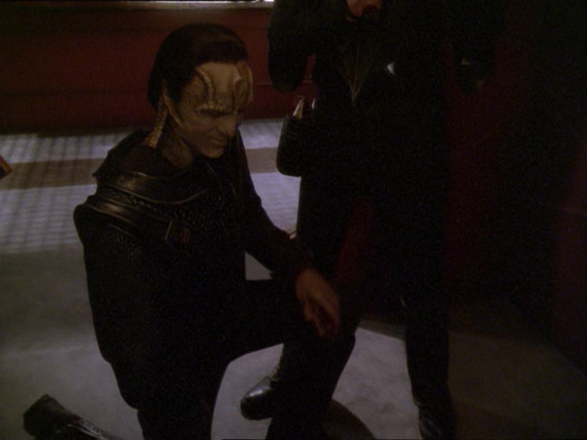 extant_StarTrek_DS9_7x19-StrangeBedfellows_1342.jpg
