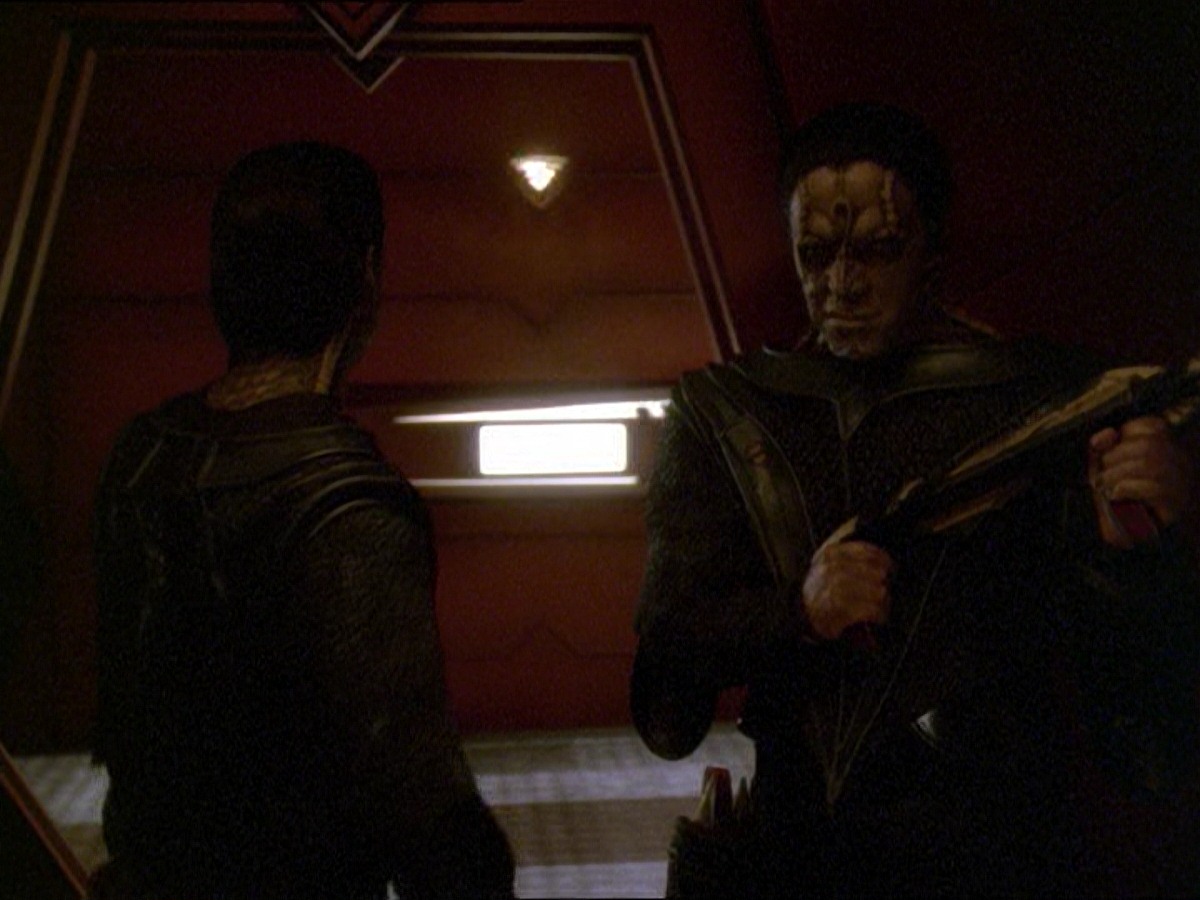 extant_StarTrek_DS9_7x19-StrangeBedfellows_1390.jpg