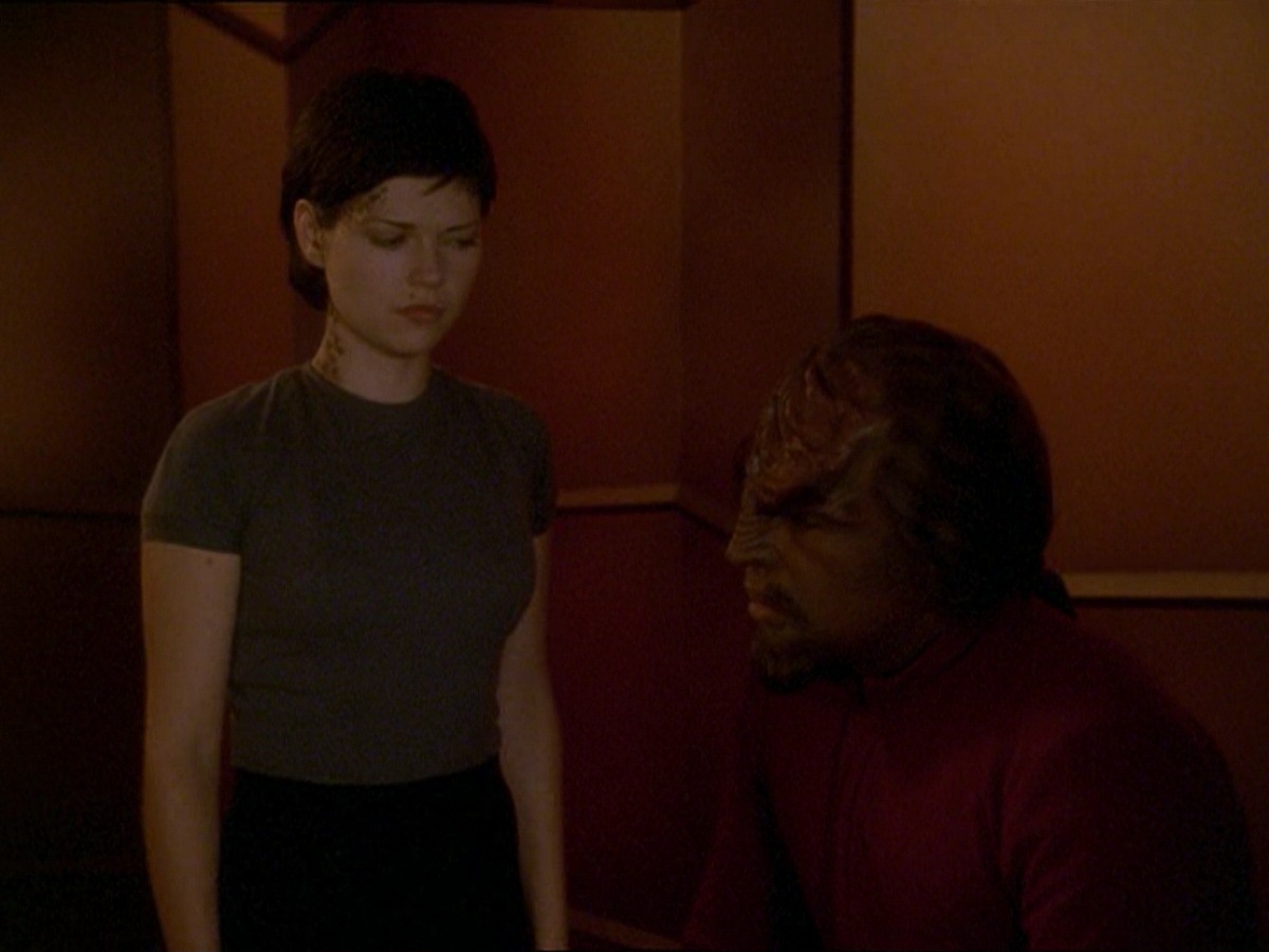extant_StarTrek_DS9_7x19-StrangeBedfellows_1395.jpg