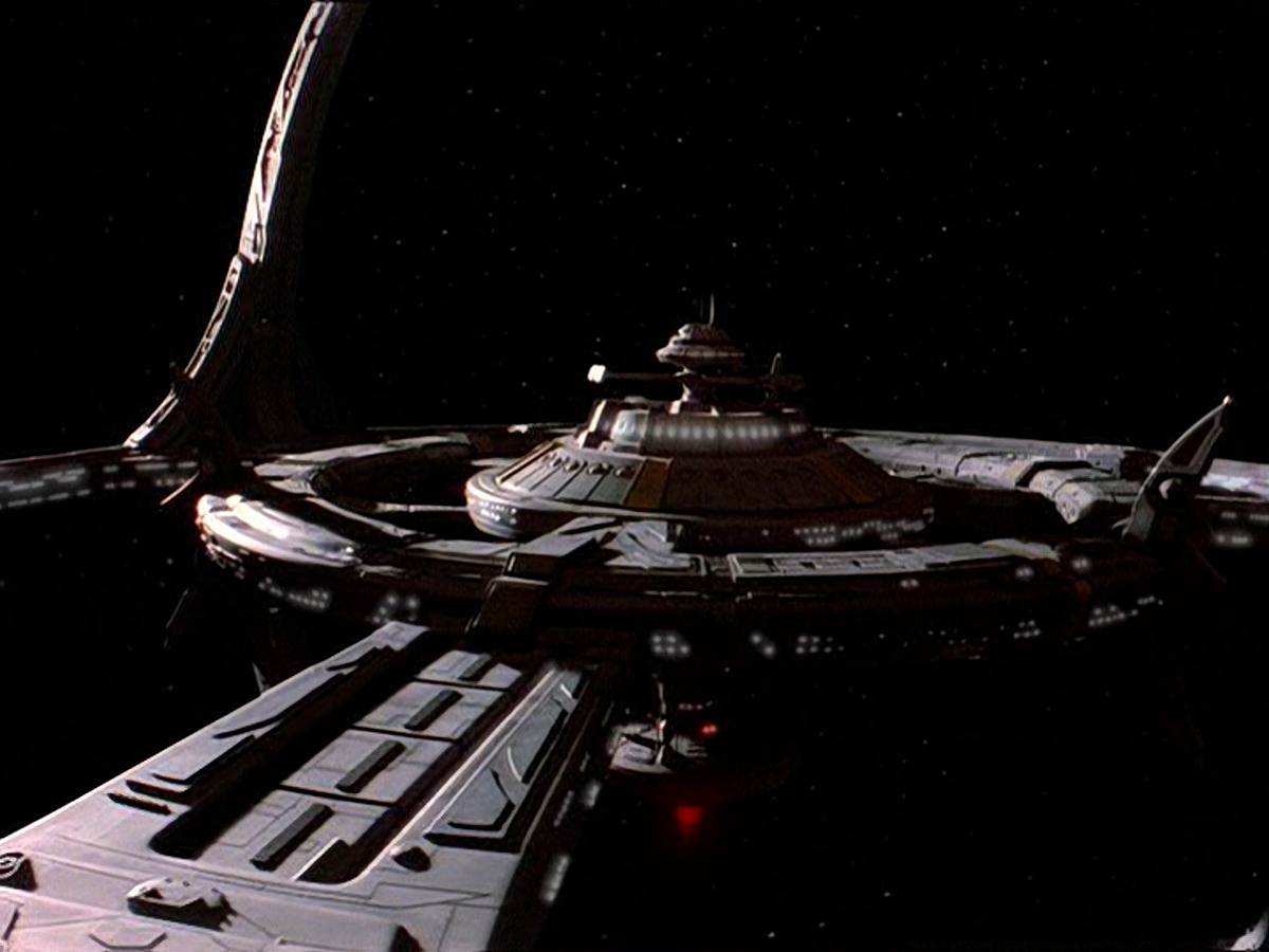 extant_StarTrek_DS9_7x19-StrangeBedfellows_1399.jpg