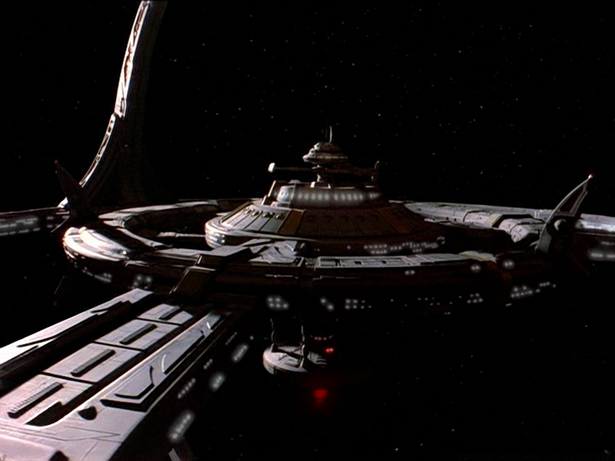 extant_StarTrek_DS9_7x19-StrangeBedfellows_1402.jpg
