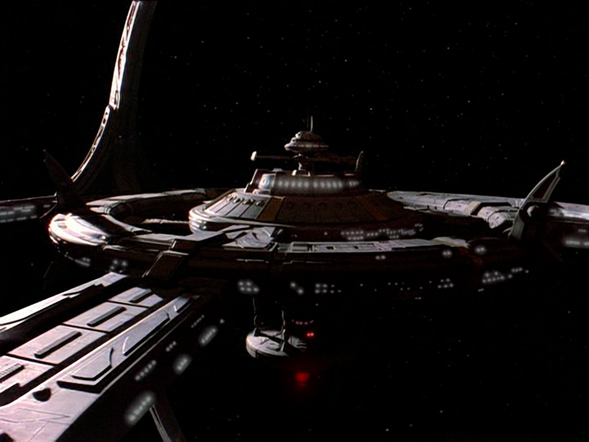 extant_StarTrek_DS9_7x19-StrangeBedfellows_1403.jpg
