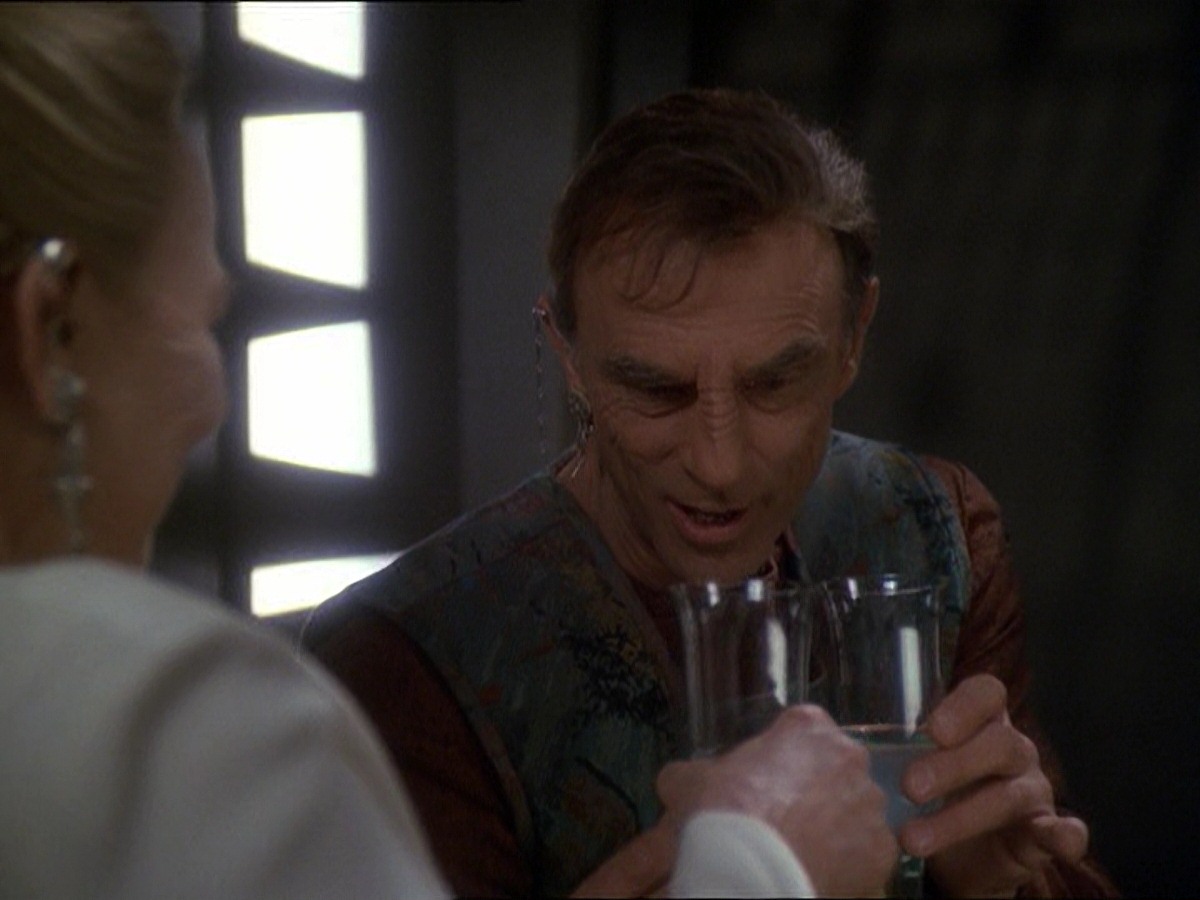 extant_StarTrek_DS9_7x19-StrangeBedfellows_1418.jpg