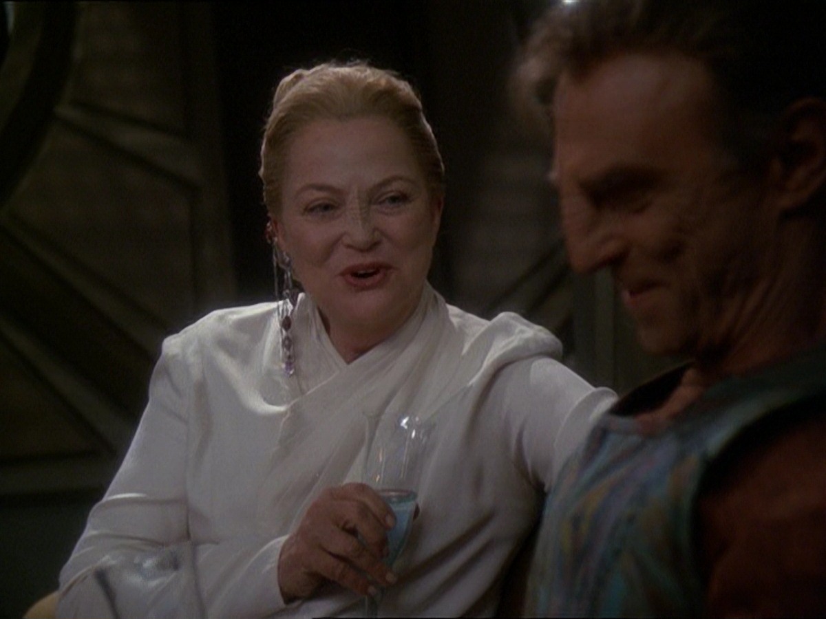 extant_StarTrek_DS9_7x19-StrangeBedfellows_1427.jpg