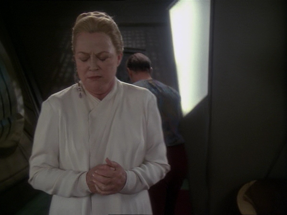 extant_StarTrek_DS9_7x19-StrangeBedfellows_1636.jpg