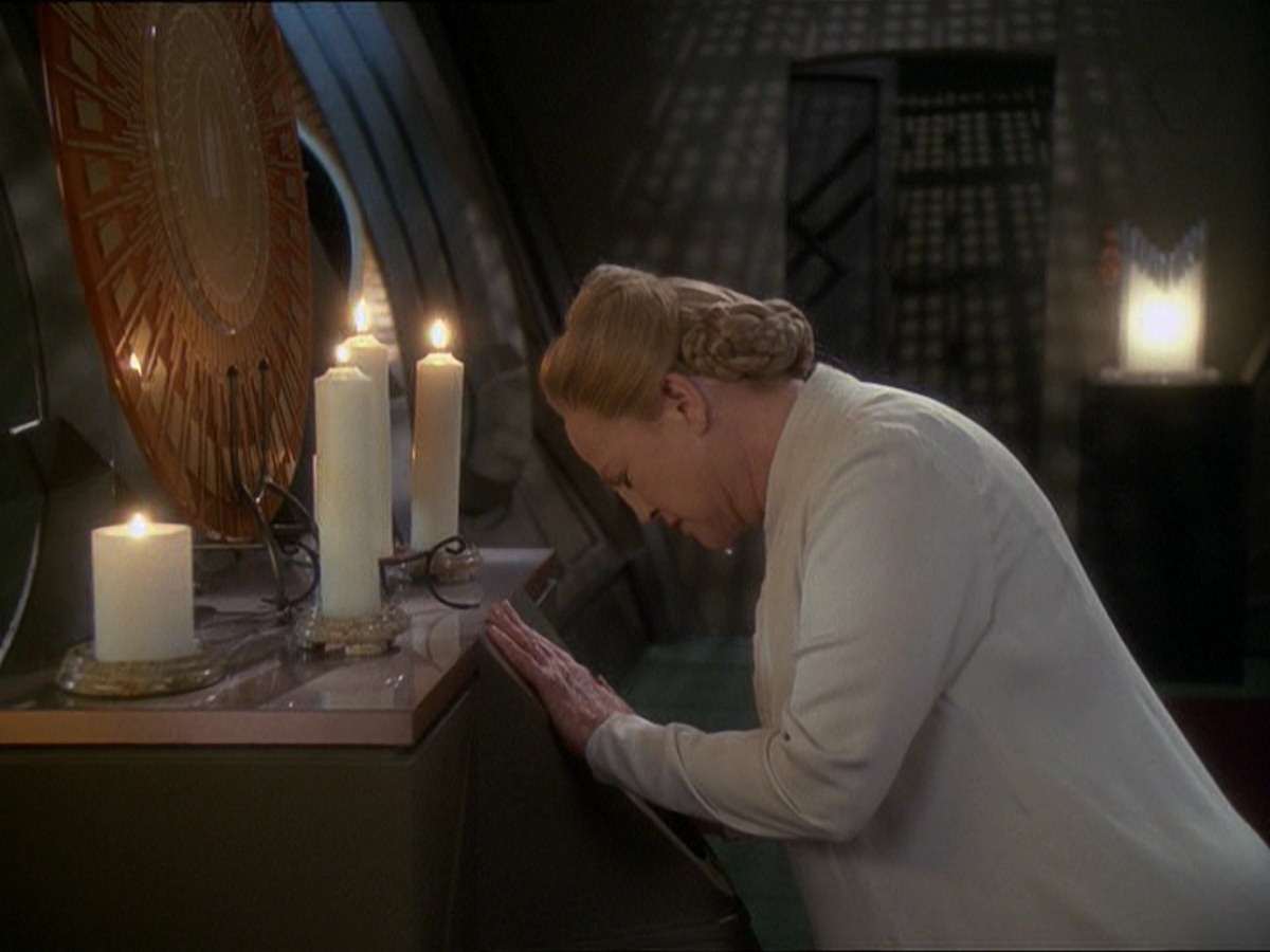 extant_StarTrek_DS9_7x19-StrangeBedfellows_1649.jpg