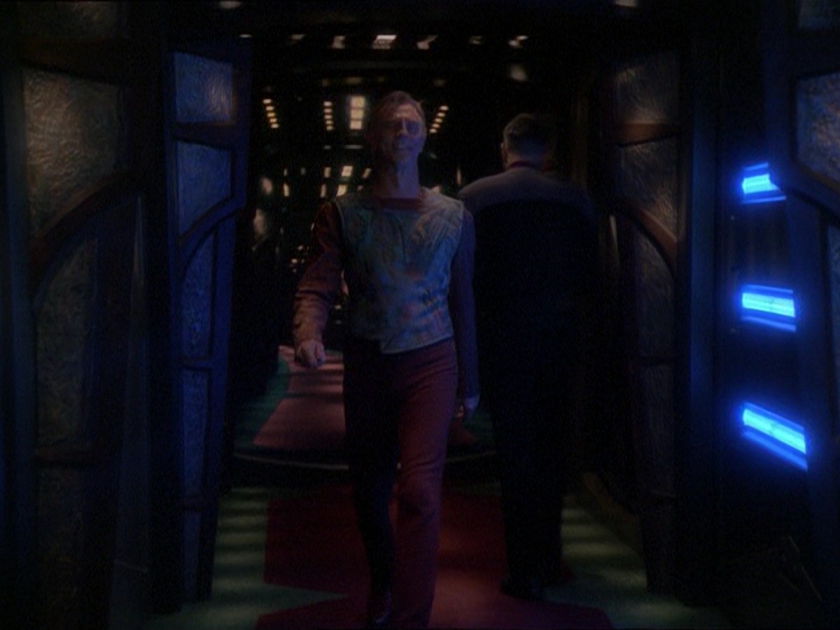 extant_StarTrek_DS9_7x19-StrangeBedfellows_1656.jpg