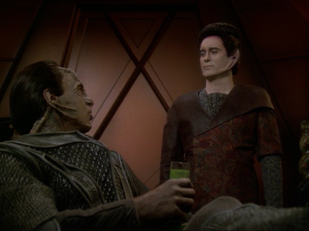 extant_StarTrek_DS9_7x19-StrangeBedfellows_1681.jpg