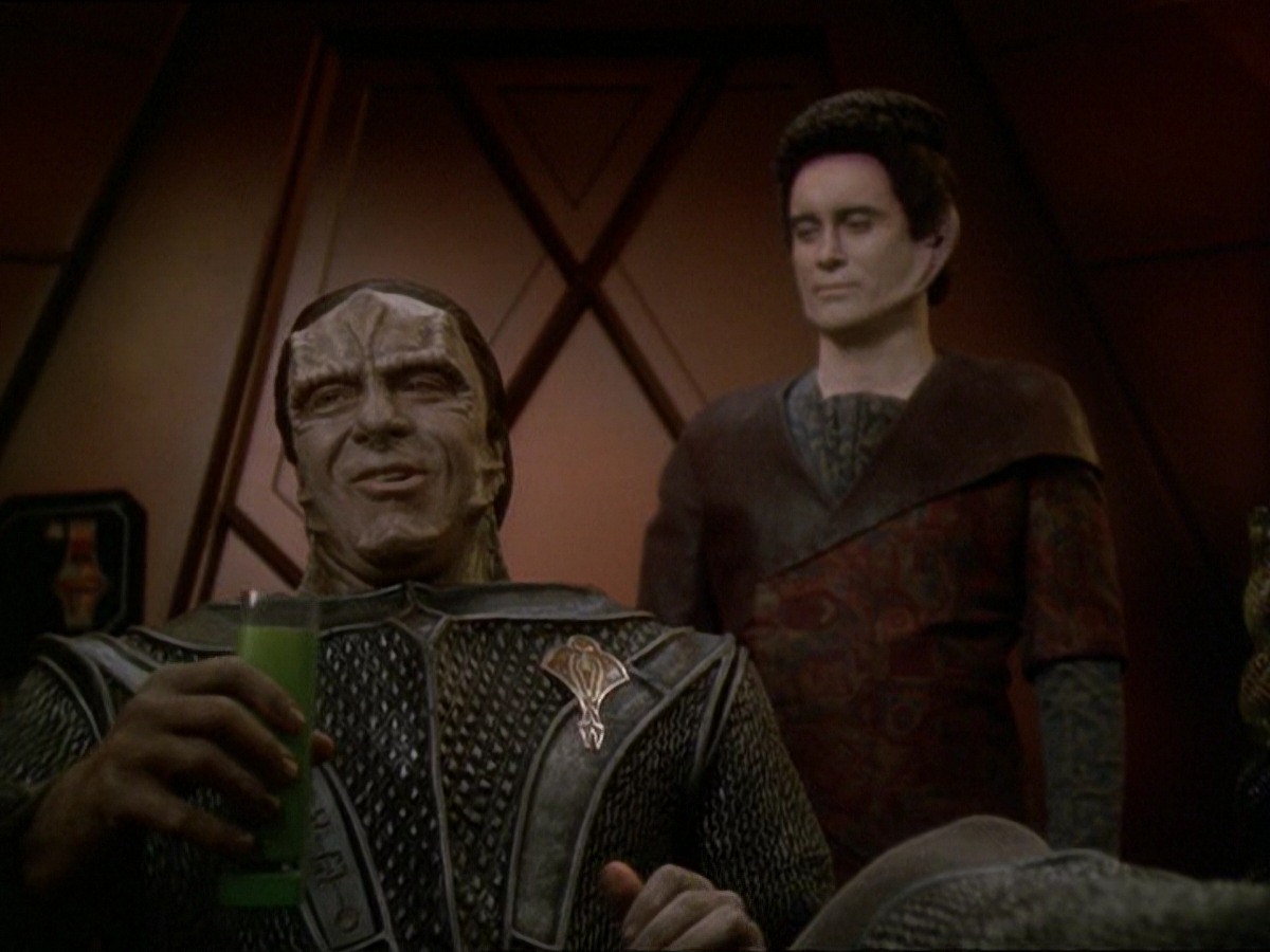 extant_StarTrek_DS9_7x19-StrangeBedfellows_1683.jpg