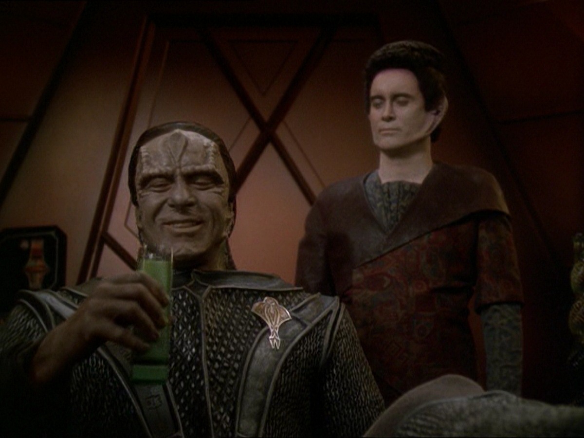 extant_StarTrek_DS9_7x19-StrangeBedfellows_1684.jpg