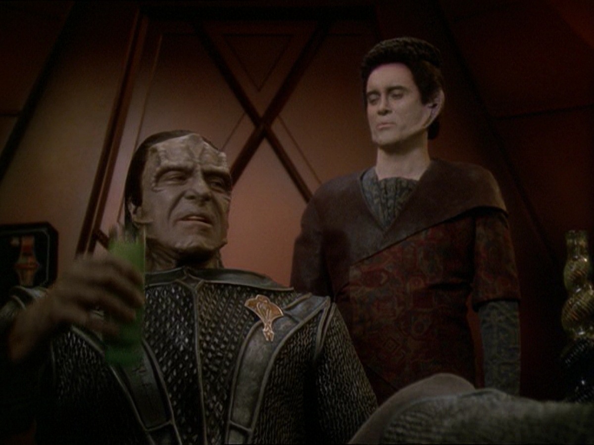 extant_StarTrek_DS9_7x19-StrangeBedfellows_1690.jpg