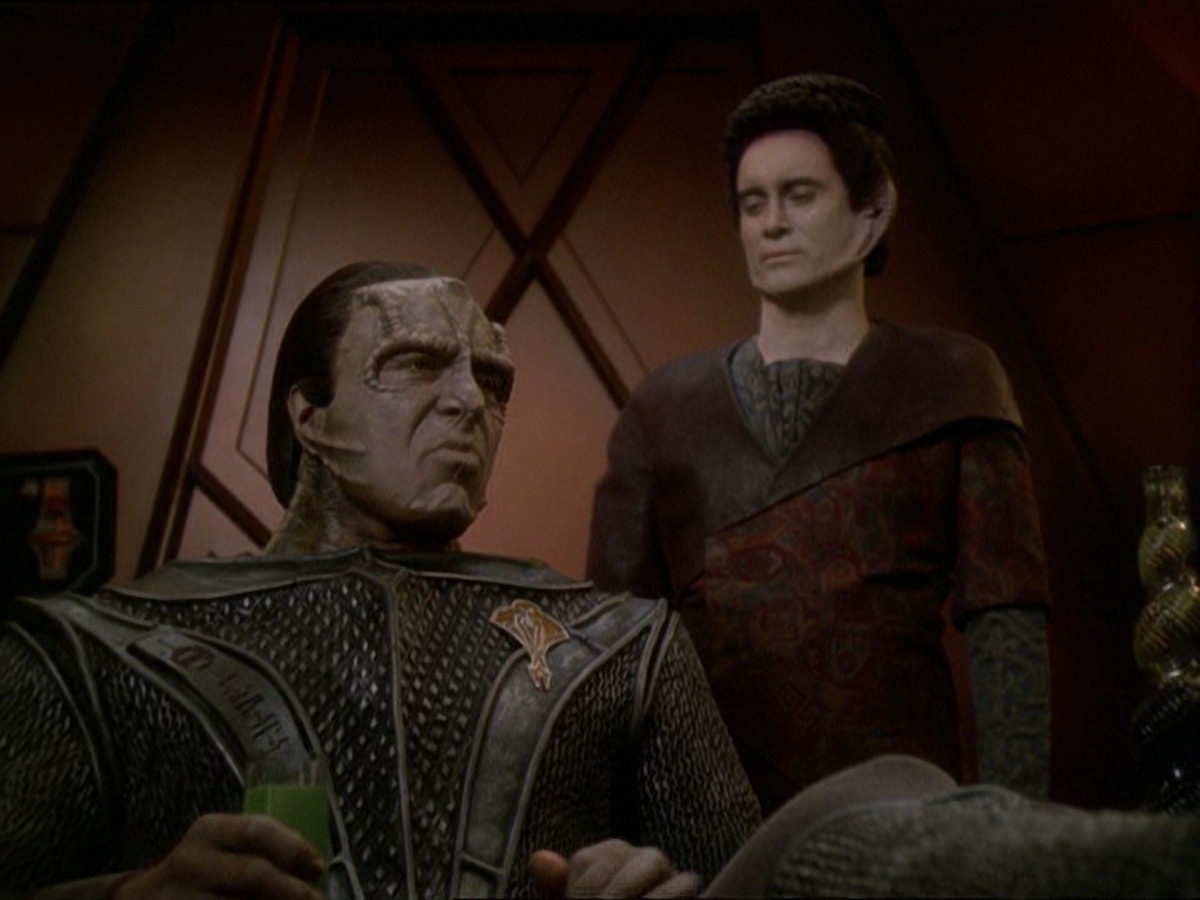 extant_StarTrek_DS9_7x19-StrangeBedfellows_1691.jpg
