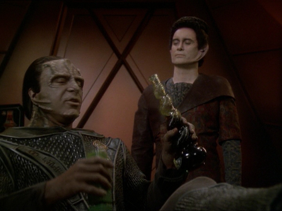 extant_StarTrek_DS9_7x19-StrangeBedfellows_1700.jpg