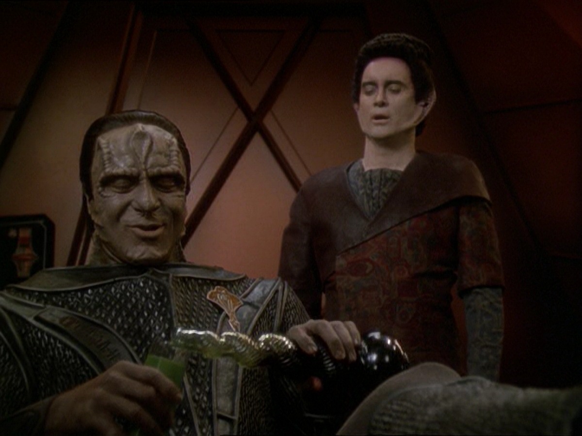 extant_StarTrek_DS9_7x19-StrangeBedfellows_1702.jpg