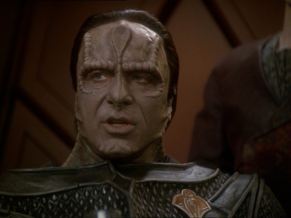 extant_StarTrek_DS9_7x19-StrangeBedfellows_1715.jpg